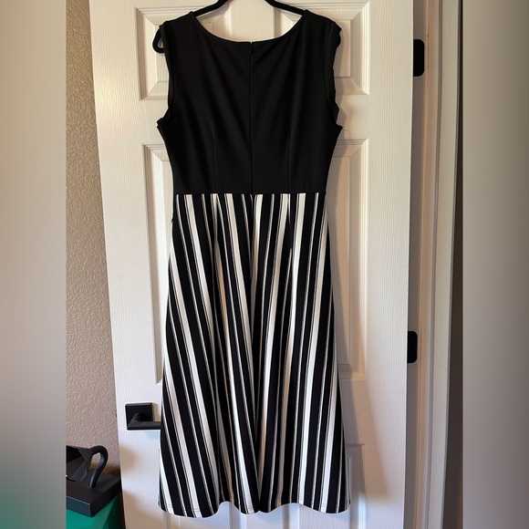 Black and white stripped dress from Amazon size Large please read description - Picture 2 of 9